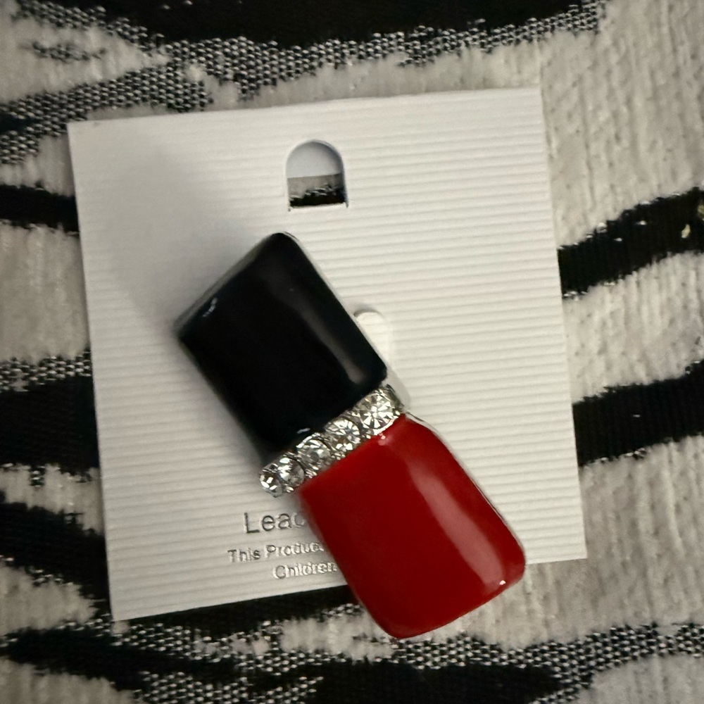 Red and Black Lipstick Brooch